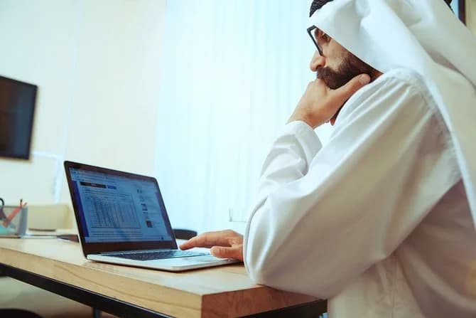 Business owners discussing company set-up options